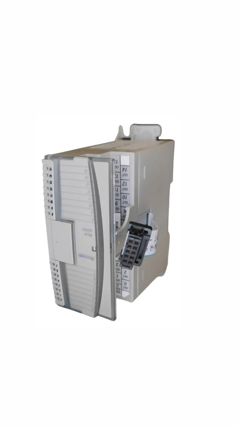 Allen-Bradley 1762-OW16 with 16 relays for MicroLogix 1200 control systems.