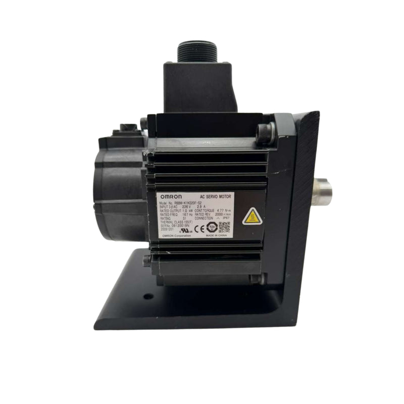Omron R88M-K1K020F-S2 servo motor 1 kW with incremental encoder for precision control.