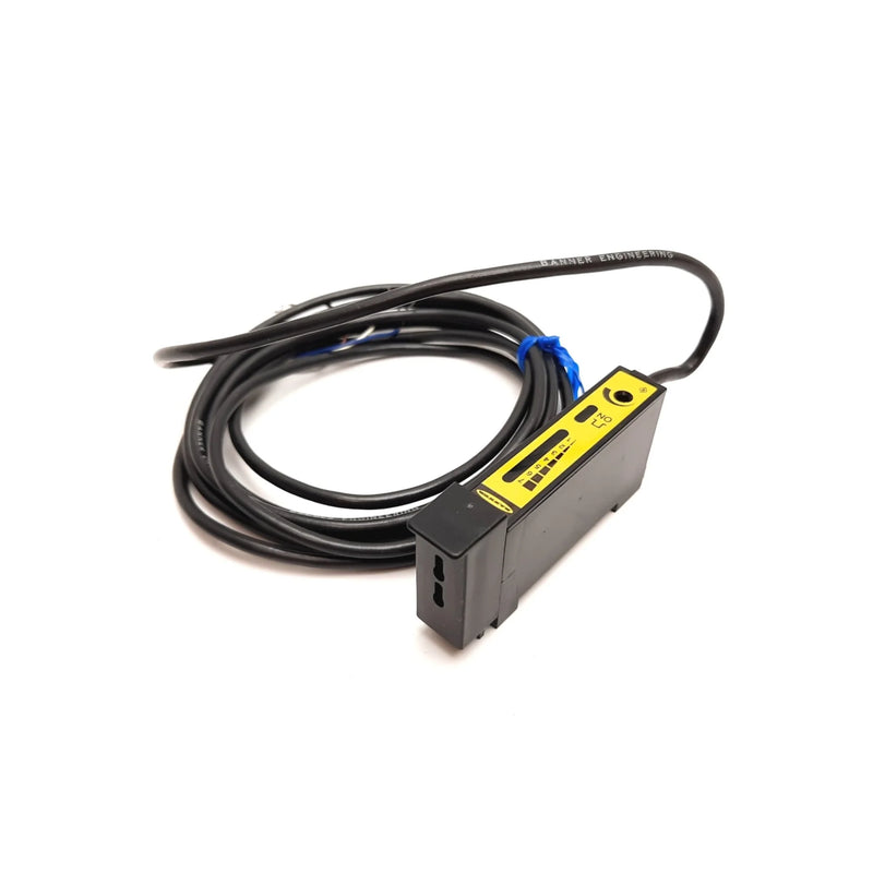 Compact Banner D12SN6FP Sensor for precise detection in industrial settings using DIN rail.