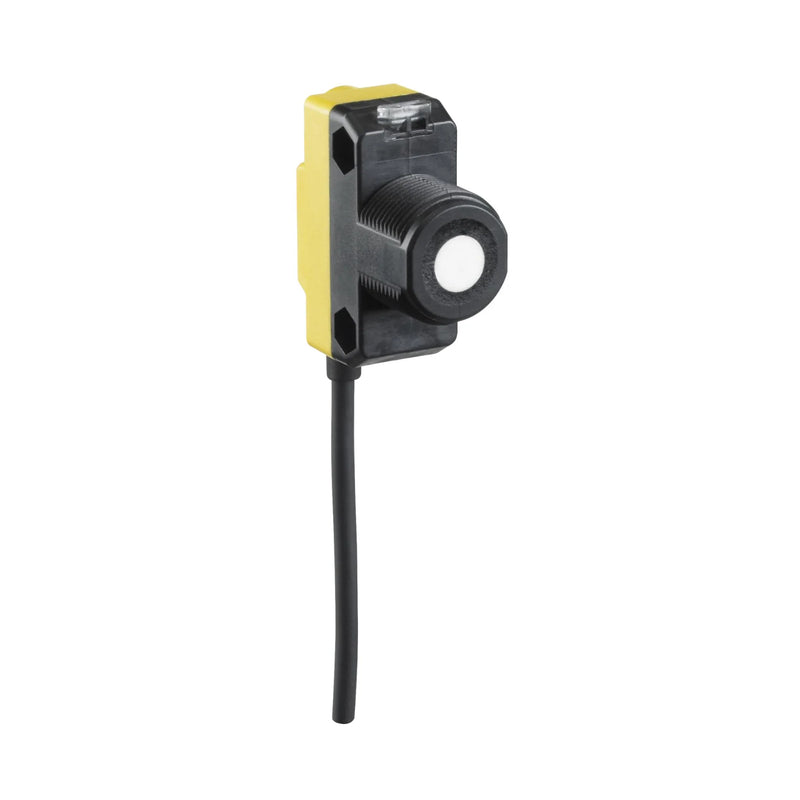 QS18UPAQ8 sensor with PNP output, IP67-rated housing for industrial distance and object detection.